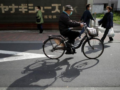 japan urges citizens to isolate as reports warn of 400 000 deaths japan urges citizens to isolate as reports warn of 400 000 deaths