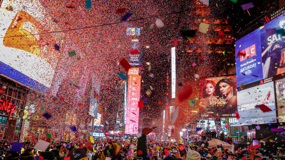 Revelers celebrate the New Year in Times Square in the Manhattan borough of New York City, U.S., January 1, 2020. PHOTO: REUTERS