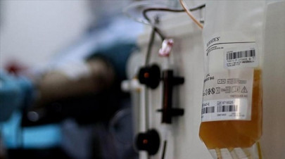 paramedic helps covid 19 patients recover with plasma