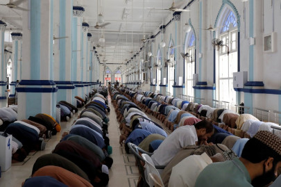 sindh high court rejects plea challenging ban on congregational prayers in mosques sindh high court rejects plea challenging ban on congregational prayers in mosques