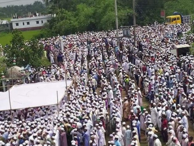 thousands defy coronavirus lockdown to attend religious leader s funeral in bangladesh thousands defy coronavirus lockdown to attend religious leader s funeral in bangladesh