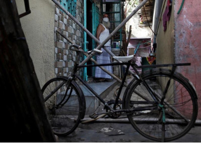 life under lockdown in india s massive dharavi slum life under lockdown in india s massive dharavi slum