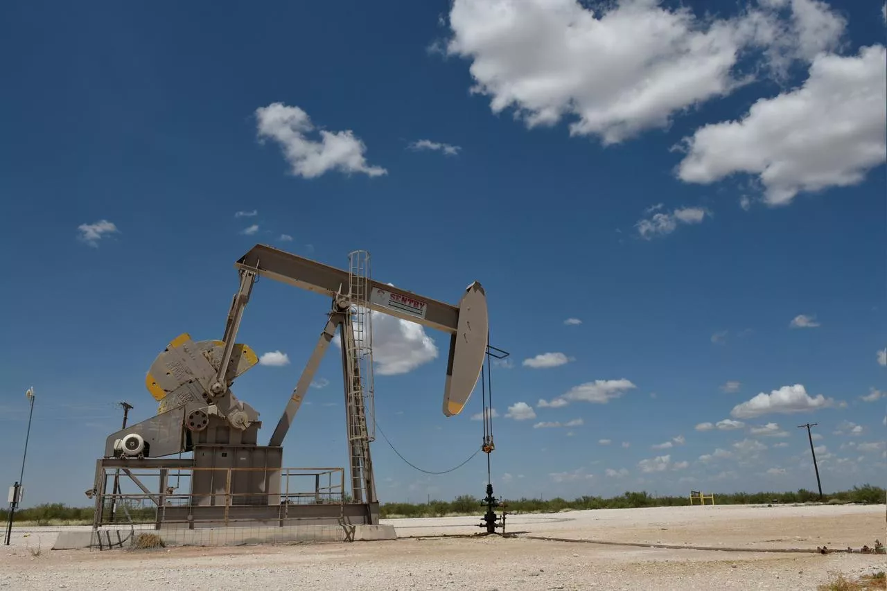 us crude futures contract hits lowest level since 1999 photo reuters us crude futures contract hits lowest level since 1999 photo reuters