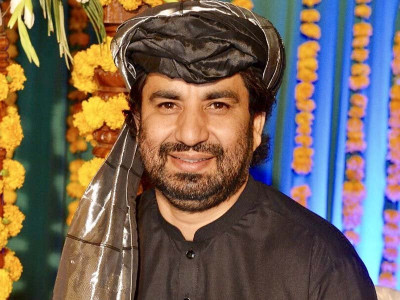 pakistan wants to boost trade with iran suri