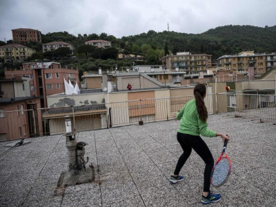 italian girls take to rooftop tennis amid coronavirus lockdown italian girls take to rooftop tennis amid coronavirus lockdown