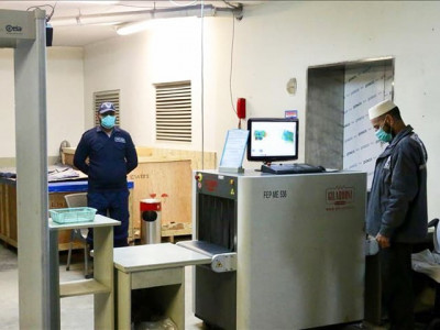 superstore closed as employee catches coronavirus in karachi