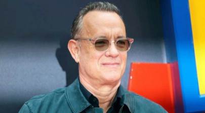 tom hanks gifts typewriter to bullied kid named corona