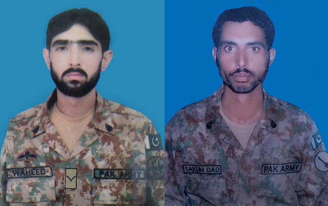 lance naik abdul waheed and sepoy sukum dad photo ispr