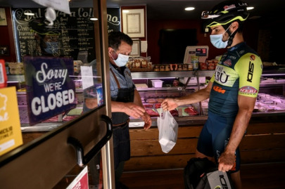 in pictures giro d italia cyclist turns delivery man to stay fit in pictures giro d italia cyclist turns delivery man to stay fit