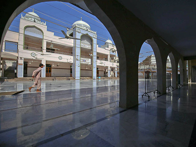 asia s mosques deserted as coronavirus keeps ramazan faithful away