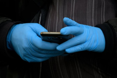 germany flips to apple google approach on smartphone contact tracing germany flips to apple google approach on smartphone contact tracing