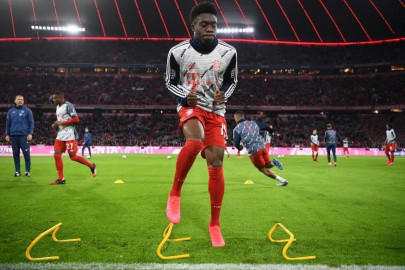 bayern star ex refugee davies raises funds for those forced to flee bayern star ex refugee davies raises funds for those forced to flee