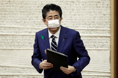 japan s abe says impossible to hold olympics unless pandemic contained japan s abe says impossible to hold olympics unless pandemic contained