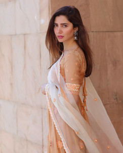 mahira khan announces break from social media mahira khan announces break from social media