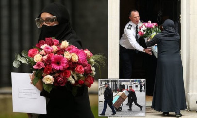 pakistani woman in safety goggles delivers flowers to boris johnson on son s birth
