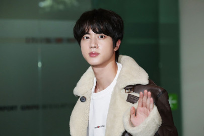 bts member jin to report for south korea army duty amid tight security cheering fans bts member jin to report for south korea army duty amid tight security cheering fans