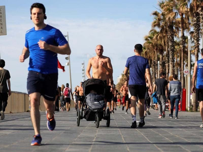 adios indoor jogging spaniards rush outside to exercise after 49 days of lockdown adios indoor jogging spaniards rush outside to exercise after 49 days of lockdown