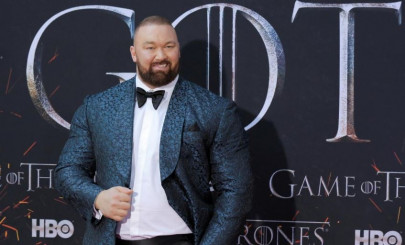 game of thrones actor sets world record for weightlifting