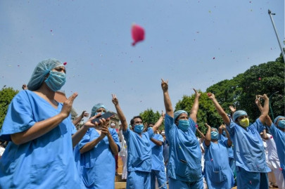 india s military salutes coronavirus workers with rose petals flypasts india s military salutes coronavirus workers with rose petals flypasts