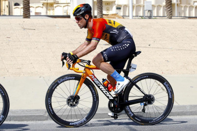 just everested cavendish scales himalayan mountain on exercise bike just everested cavendish scales himalayan mountain on exercise bike