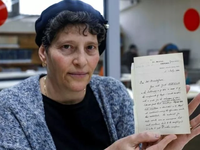 archivist at the national library of israel rachel misrati displays a letter dated 1900 by oxford english dictionary editor james murray photo afp archivist at the national library of israel rachel misrati displays a letter dated 1900 by oxford english dictionary editor james murray photo afp