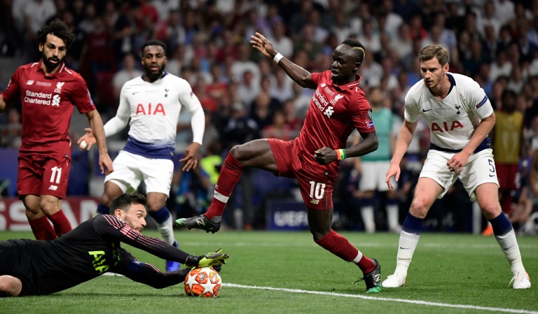 the goalkeeper is following the english social isolation rules at home with his family in london photo afp