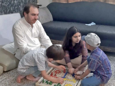 families bond amid lockdown families bond amid lockdown