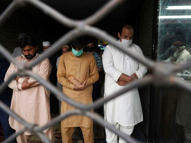 muslim devotees offer friday prayers at a mosque during a government imposed nationwide lockdown as a preventive measure against covid 19 in lahore on april 17 2020 photo afp muslim devotees offer friday prayers at a mosque during a government imposed nationwide lockdown as a preventive measure against covid 19 in lahore on april 17 2020 photo afp