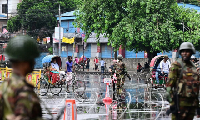 bangladesh army personnel keep a vigil near barbed wire barricades amid a curfew following clashes between police and protestors in dhaka on july 22 2024 photo afp bangladesh army personnel keep a vigil near barbed wire barricades amid a curfew following clashes between police and protestors in dhaka on july 22 2024 photo afp
