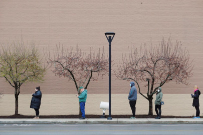 shopkeepers customers ignore social distancing shopkeepers customers ignore social distancing
