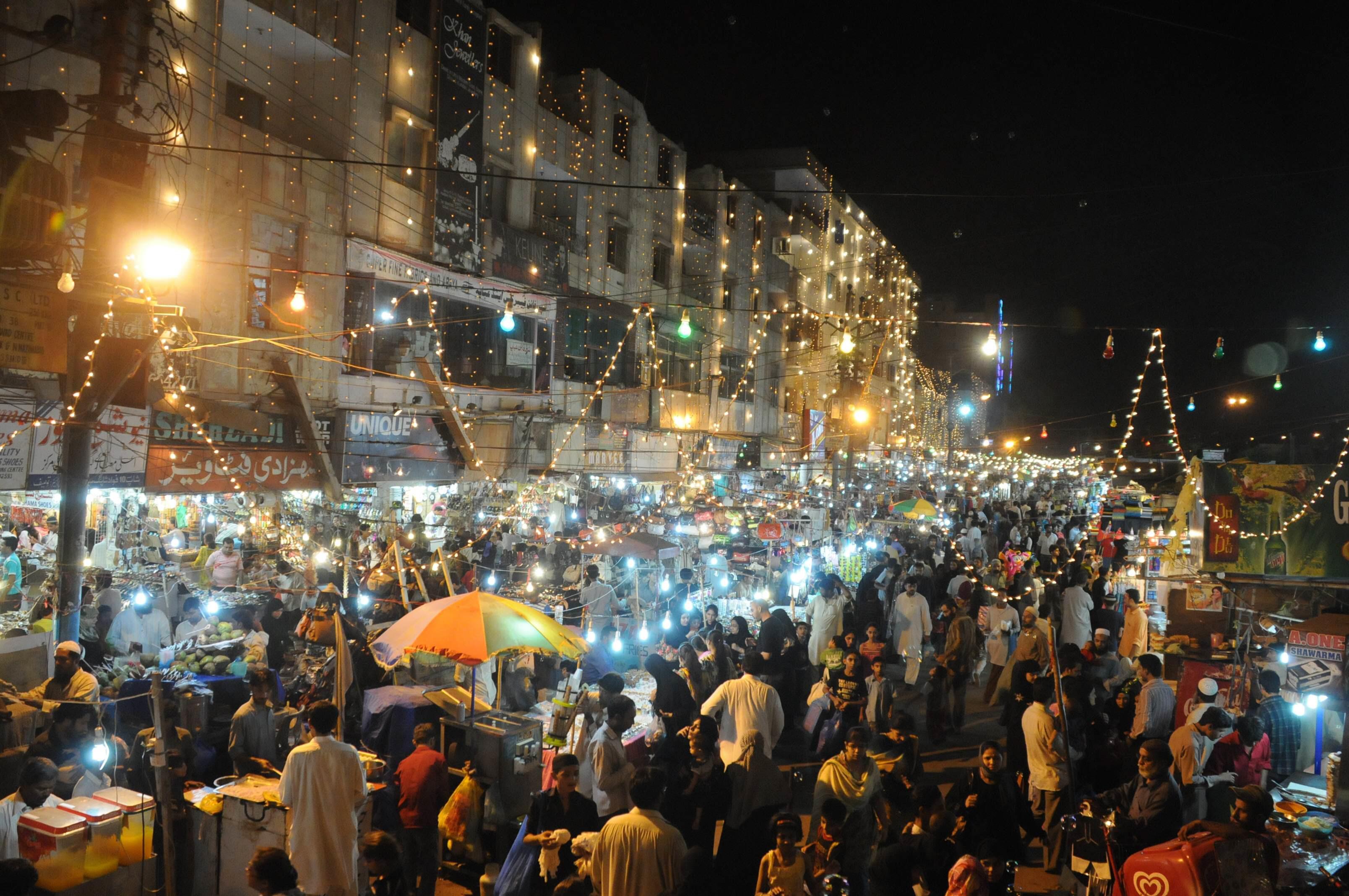 Город муна. Chaand Raat. Ramadan Moon Maket.