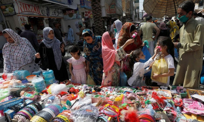 in pictures markets teem as pakistan s lockdown eases despite infection surge in pictures markets teem as pakistan s lockdown eases despite infection surge