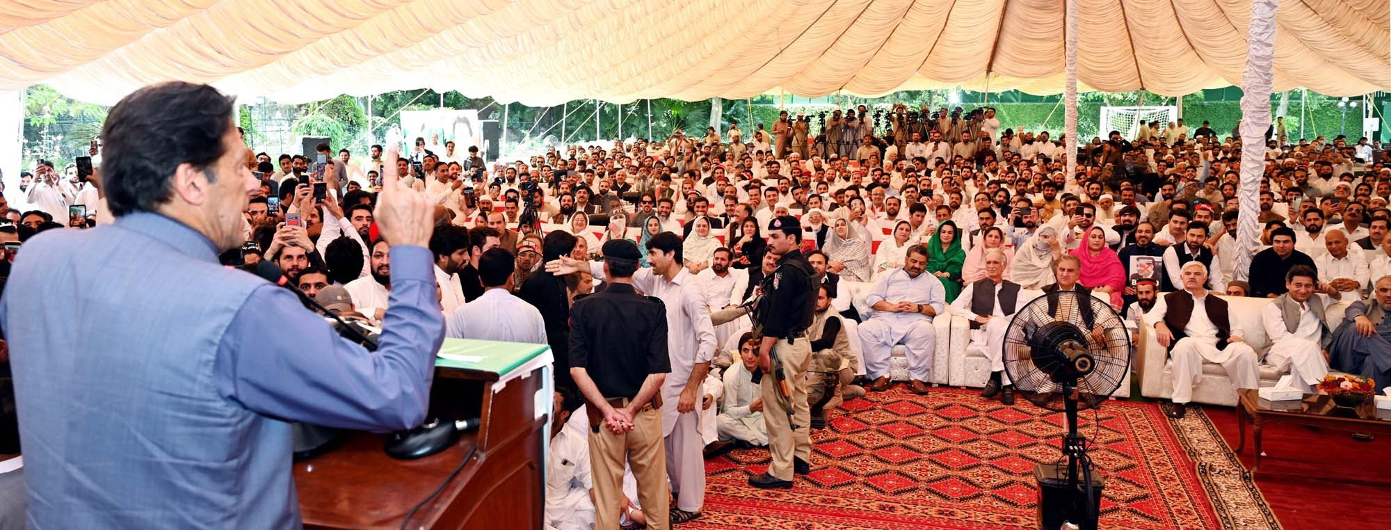 imran khan addressing a crowd of pti supporters in peshawar photo ppi