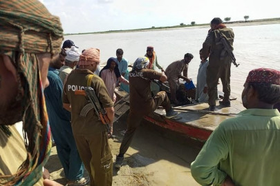 20 drown as boat capsizes in indus 20 drown as boat capsizes in indus