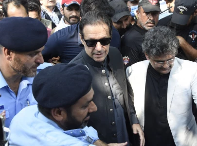 willing to apologise imran submits affidavit in contempt case