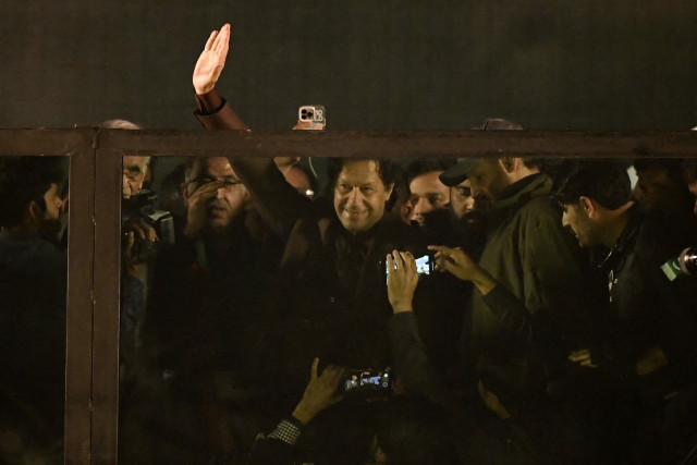 imran springs surprise on govt imran springs surprise on govt