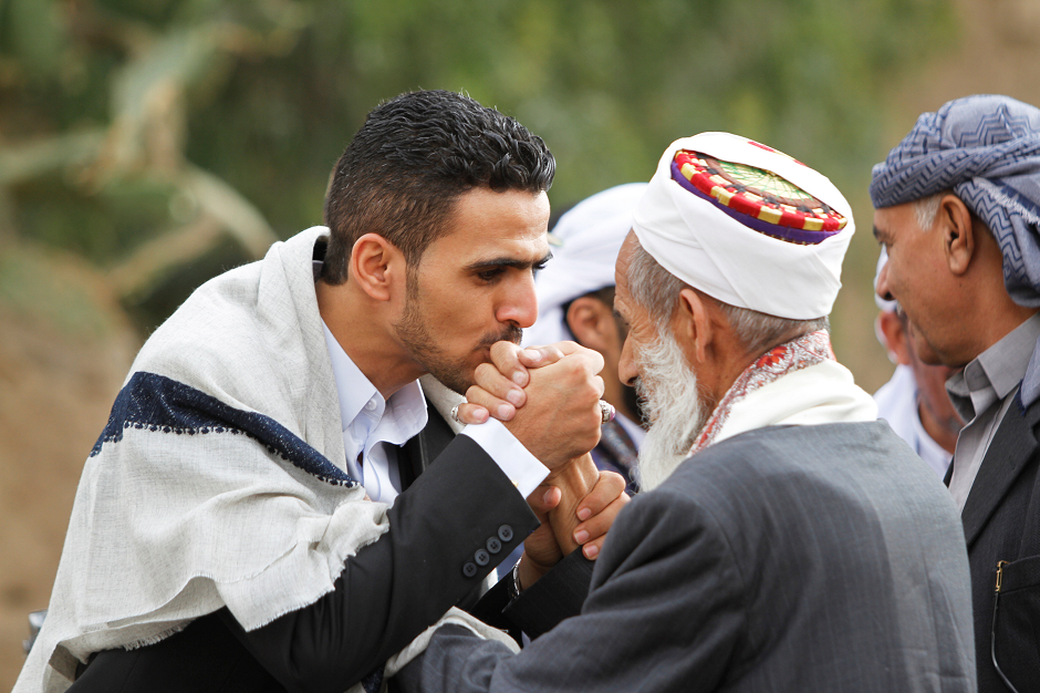 indonesian clerics allow eid prayers at home