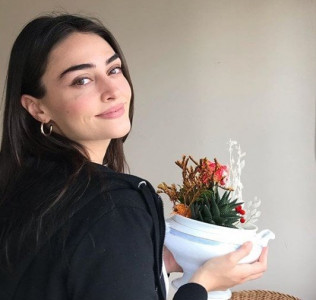 dirili ertu rul star esra bilgic excited to meet pakistani fans dirili ertu rul star esra bilgic excited to meet pakistani fans