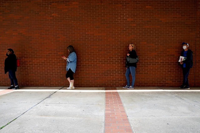 people who lost their jobs wait in line to file for unemployment benefits following an outbreak of the coronavirus disease covid 19 at arkansas workforce center in fort smith arkansas us april 6 2020 photo reuters