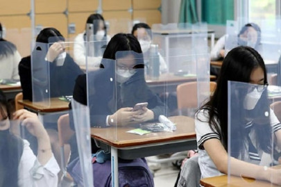 masked against coronavirus south korean students return to school masked against coronavirus south korean students return to school
