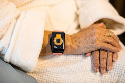 elderly home turns to wearables for contact tracing sidestepping apple google limits elderly home turns to wearables for contact tracing sidestepping apple google limits