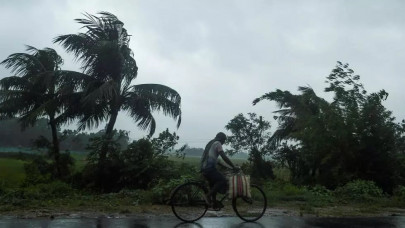 super cyclone bears down on bangladesh india super cyclone bears down on bangladesh india