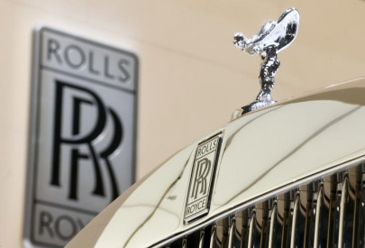 rolls royce to axe 9 000 jobs in air travel slump