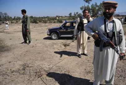 taliban kill two pakistani soldiers in tribal area