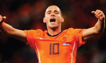 football scholes talks up brilliant sneijder