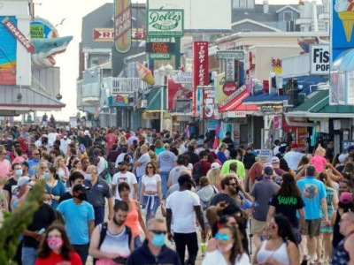 americans spend holiday at beaches and parks as virus death toll nears 100 000 americans spend holiday at beaches and parks as virus death toll nears 100 000