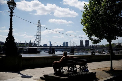 uk covid 19 death toll tops 47 000 as pressure heaps on pm johnson uk covid 19 death toll tops 47 000 as pressure heaps on pm johnson