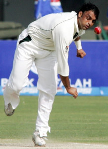 indian legend closed his eyes while facing akhtar s bouncers asif