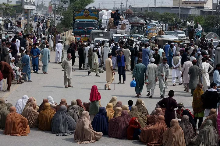 a large number of people including women block a road in protest against the non availability of free wheat flour in peshawar photo ppi a large number of people including women block a road in protest against the non availability of free wheat flour in peshawar photo ppi