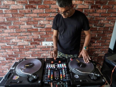 mumbai dj swaps deck for doctor s scrubs to fight coronavirus mumbai dj swaps deck for doctor s scrubs to fight coronavirus